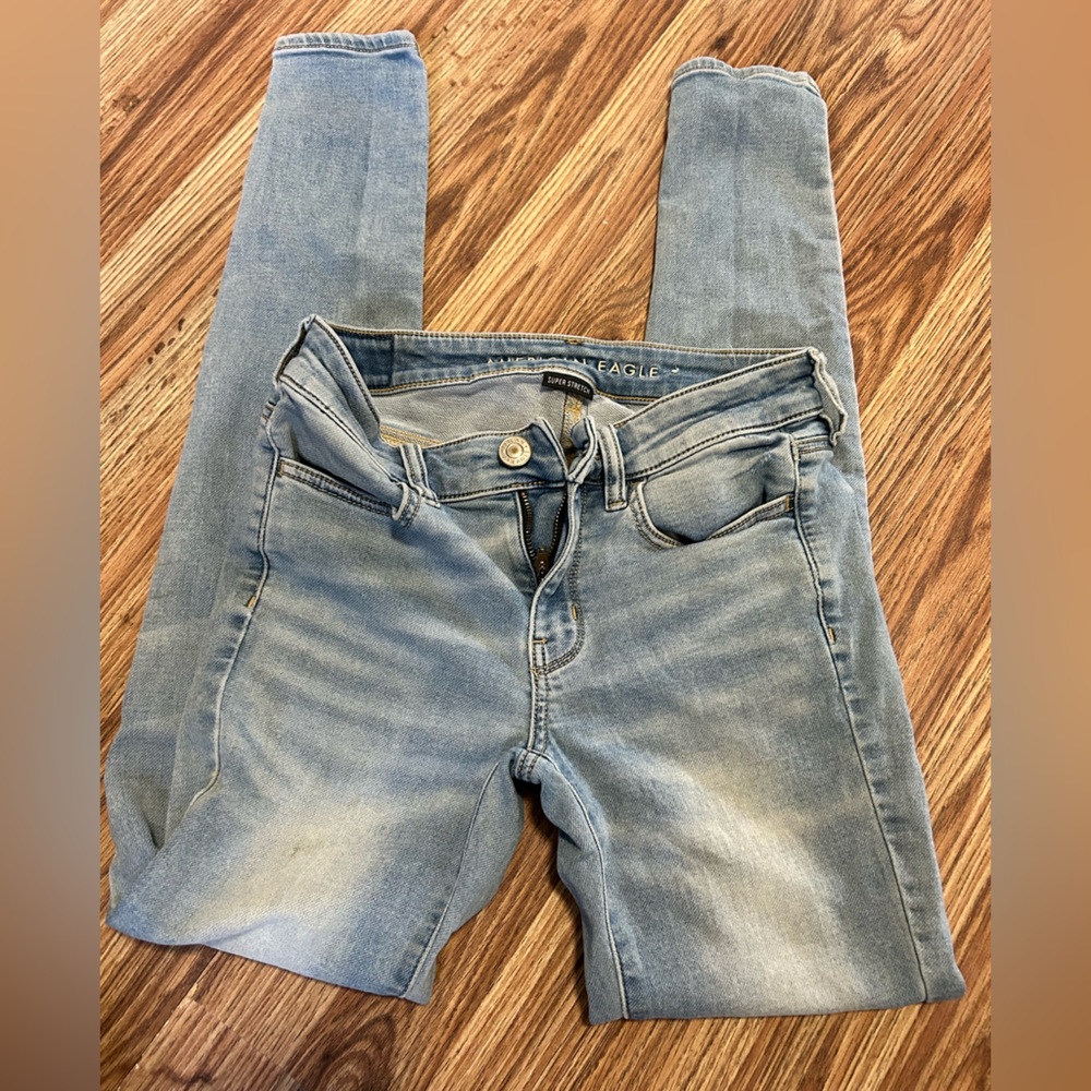 American Eagle super stretch skinny Jean. 2 long light blue wash. eUC